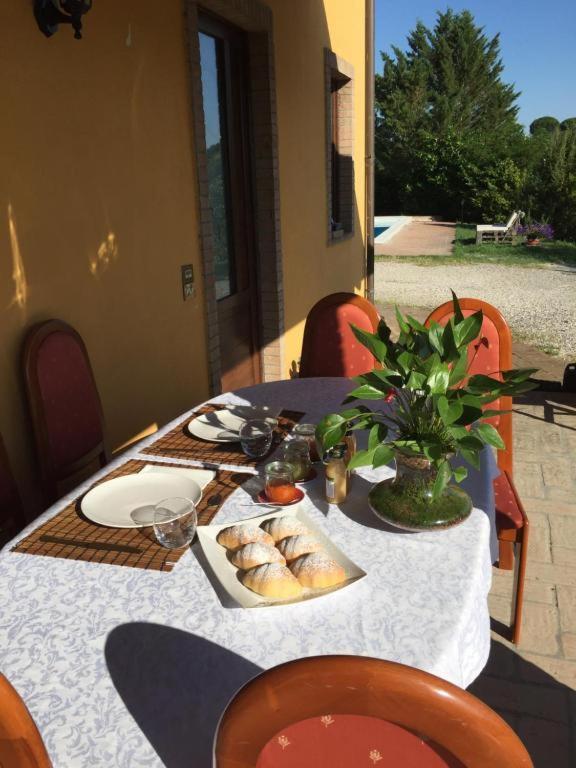 Bed and Breakfast Il Casale Di Lavinia Fabro Exterior foto